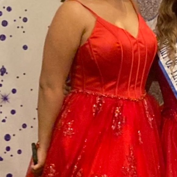 By Collette- Mon Cheri Size 8 Red Gown - Picture 3 of 5